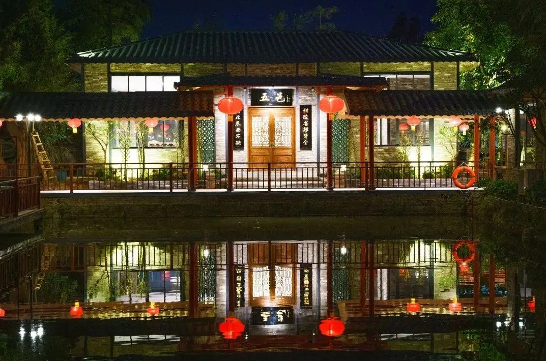 果园餐厅，2021年1月开业，吃饭排队还要提前3天预约